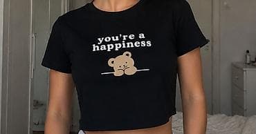 Qısa qara crop t‑şört - Ön hissədə “you’re a happiness” yazısı və — 1