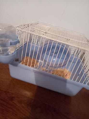 Siçan/hamster qəfəsi – mavi plastik altlıq və ağ metal barmaqlıqlar -