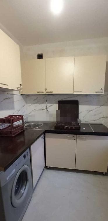 Razinde köhnə Dvaresle üzbəüz Icranın yaxınlığında 2ci mertebede 2