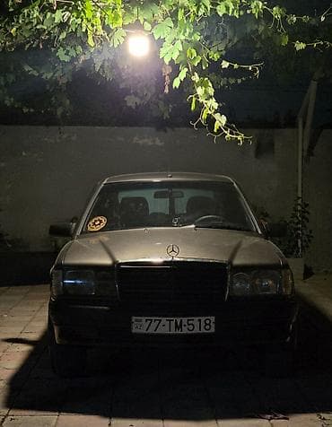 mercedes e class: Mercedes-Benz 190 (W201): 1.8 l | 1992 il Sedan — 10