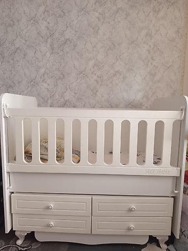 Oğlan və qız üçün, İşlənmiş, Dördbucaq, Beşik, Matras ilə, Yellənmə mexanizmsiz — 1