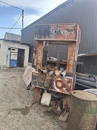 termo press: Ağır sənaye üçün hidravlik press konstruksiyası - Güclü metal karkas — 1