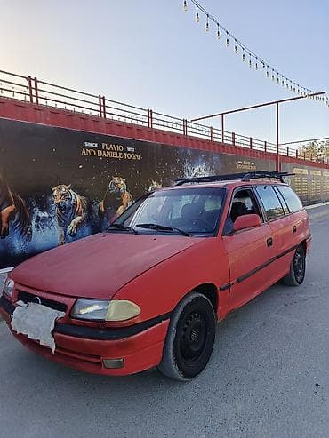 Opel Astra: 1.6 l | 1996 il 271000 km Universal — 2
