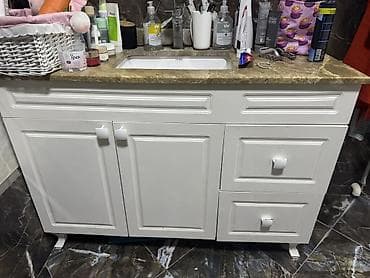 hamam ucun skaflar: Banyo üçün lavabo dolabı və mərmərüstü stolüstü - Klassik üslubda ağ — 1