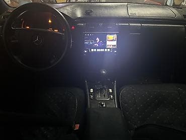 mercedes panel: Mercedes-Benz E-Class: 2 l | 1996 il Sedan — 9