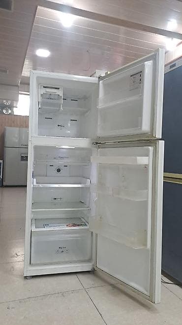 2 qapılı Samsung Soyuducu Satılır, rəng - Ağ, Təkərli