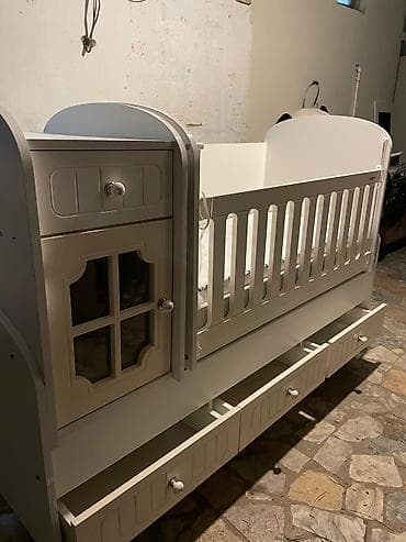 F54Uşaq beşiyi yenidir işlənmiyib problemi yoxdur bir tərəfi yellenir