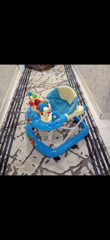 mavi bodilər: Uşaq gəzdirəni / yürüteç - Rəng: mavi-krem - Yumşaq, bel hissəsi — 2