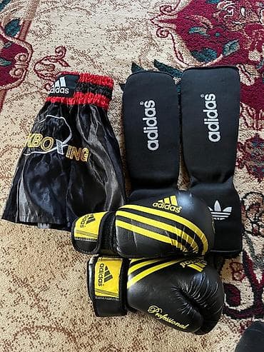 mühafizə geyimi: İdman dəsti, Adidas — 1