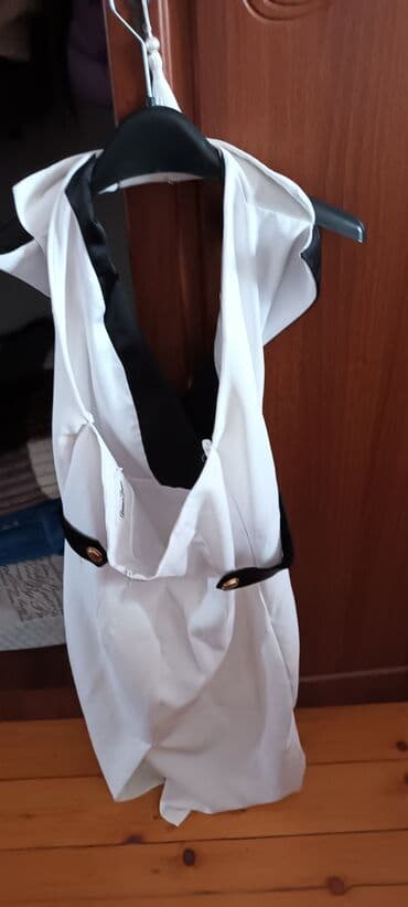 qadın donu: Ağ rəngdə, qara detallarla tamamlanmış qadın paltarı satilir raz-M cox — 2