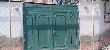 ev dekoru: Metal darvaza – ikitaylı, klassik panel naxışlı dizayn. - Material — 2