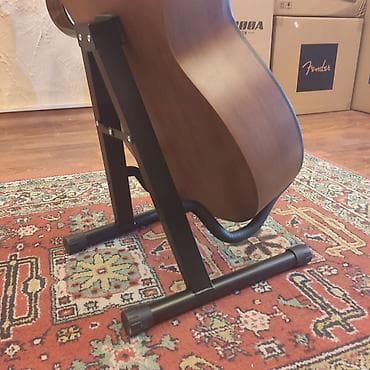 1 gitara üçün dayaq Ünvan:Nizami 42 (Daxili işlər nazirliyin arxası) — 1