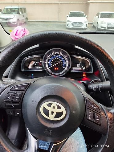 maşinla barter: Toyota Yaris: 1.6 l | 2016 il Sedan — 7