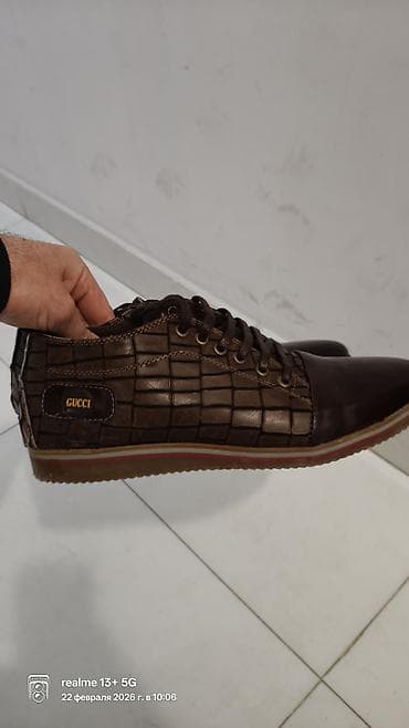 черные мужские мокасины: Kişi ayaqqabısı – qəhvəyi rəngdə, şnurbağlı model. Yan tərəfdə “GUCCI” — 3