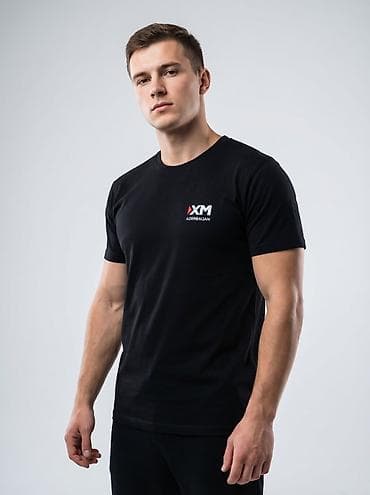 Qara rəngli kişi T‑şörtü – XM Azerbaijan loqolu - Model: qısaqol