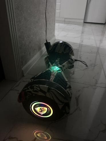 Qrafiti dizaynlı balans skuter (hoverboard) - 6.5" təkərlər, yanlarda — 4