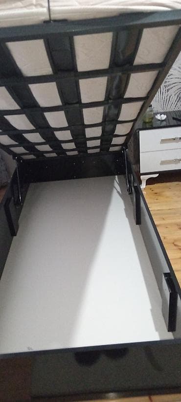 yatak desti: Yataq dəsti – qaldırılan bazalı, döşəkli - Ölçü: təxminən tək — 4