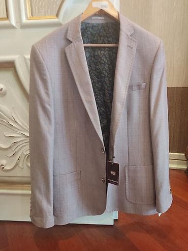 Geyinilmiyib tezedir,etiketi de usdundedir.Eynime boyuk olduğu uçun