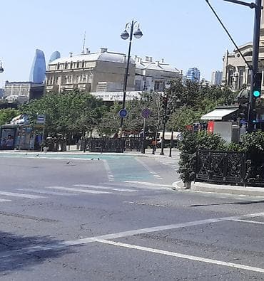 Mənzillər: Nizami Moll, Nizami metronun garşisinda arxitektur daş binadir — 3