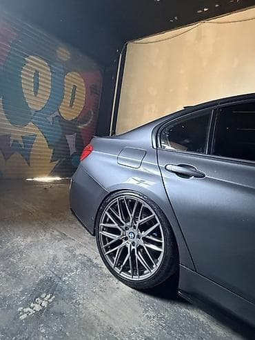 Nəqliyyat: BMW 3 Series F30 sedan – M paketli görünüş və sport detallarla - — 6