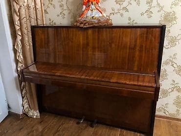 Upright pianino – klassik taxta korpus, parlaq tünd qəhvəyi cilalı — 1