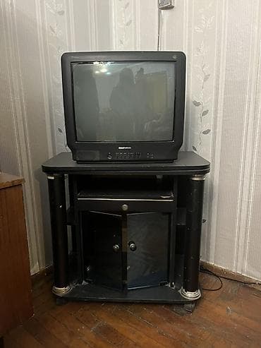 Daewoo kineskop (CRT) televizor və təkərli TV stend dəsti Kirayə