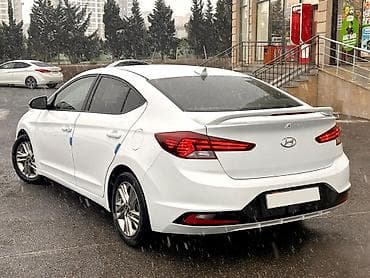 mersedes c 220: Hyundai Elantra: 2 l | 2019 il Sedan — 5