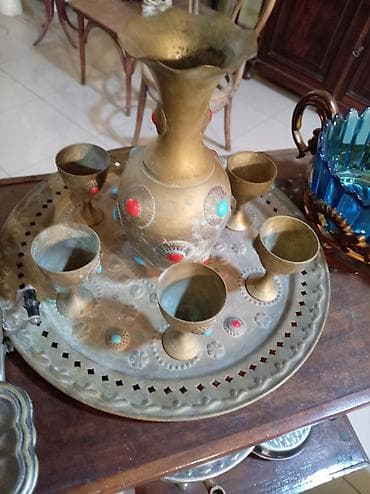 Bürünc (mis ərintisi) şərab/araq dəsti: - 1 ədəd hündür qrafin/vaza