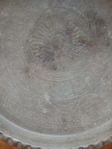 mis tavalar: Mis sini (dəmirçi işi) – əl oymalı, dairəvi servis sini. - Material — 3