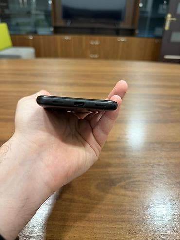 sade telfon: Google Pixel 4A, 128 GB, rəng - Qara, Barmaq izi — 6
