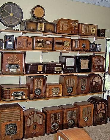 retro gramofon: Retro sovet radio, priyomnik, valoxudan (müasir dildə qrammofon — 3