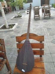 Sintezatorlar: Saz – uzun qol, armud formalı gövdəli, çoxsimli xalq çalğı aləti — 1