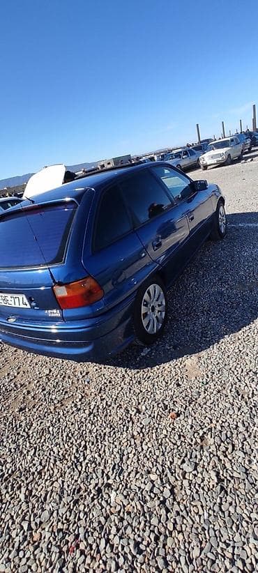 volkswagen passat 1: Opel Vectra B hatchback – mavi rəng - Kuzov: 5 qapılı hatchback — 6