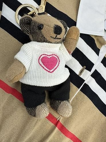 qizil tesbeh: Burberry ayı formalı brelok/aksesuar - Brend: Burberry (metal — 3