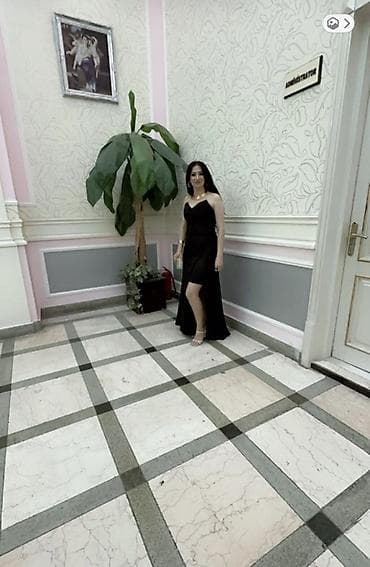 Qara axşam libası – uzun, elegant siluet - Rəng: saf qara - Dizayn