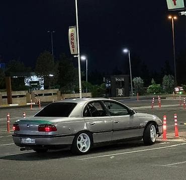 Opel Omega: 2 l | 1995 il 360000 km Sedan