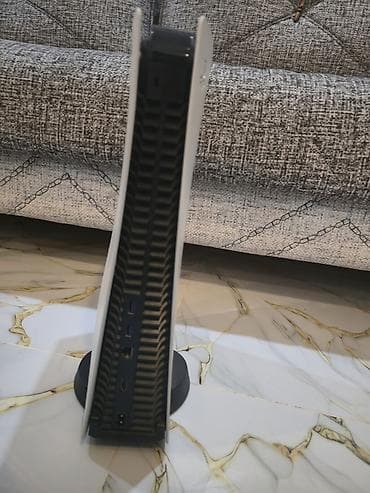 ps5 kontroller: PlayStation 5 (PS5) oyun konsolu - Rəng: ağ korpus, qara mərkəz — 5