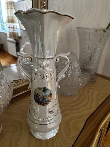 qədmi qablar: Bir vaza, Keramika — 3