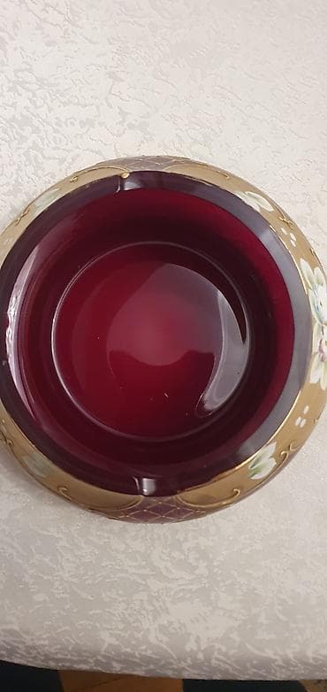 Qırmızı şüşədən dekorativ külqabı - Material: qalın rəngli şüşə — 2