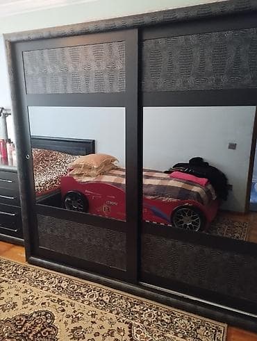 riyad mebel evi: Qonaq otağı mebel dəsti Tərkibi: - İki ədəd şüşəli vitrin: qalın şüşə — 9