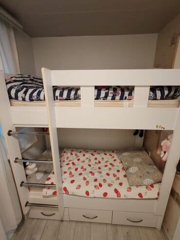 двухъярусные кровати в рассрочку: İki mərtəbəli uşaq çarpayısı - Rəng: ağ, minimal dizayn - Üst və alt — 2