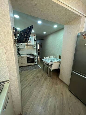 bina az kiraye evler 9 mkr: Bakı, 3 otaqlı, Köhnə tikili, m. Həzi Aslanov, 80 kv. m — 10