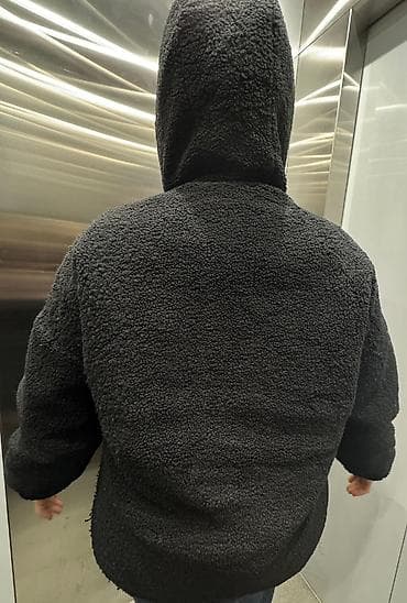 muhafize geyimi: Qara rəngli ikiüzlü qış gödəkçəsi - Reversibl dizayn: bir üzü yumşaq — 2