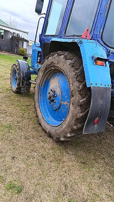 ucuz maşlar: Mavi rəngli kənd təsərrüfatı traktoru - Kabinli, geniş görünüşlü — 4