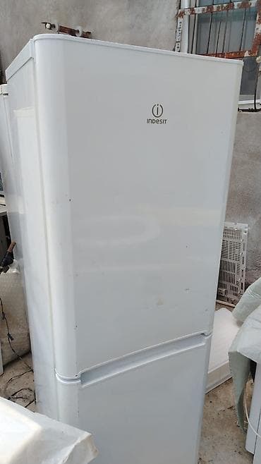 iphone 14 pro white: İşlənmiş 2 qapılı Indesit Soyuducu Satılır, rəng - Ağ, Dolab içi — 1