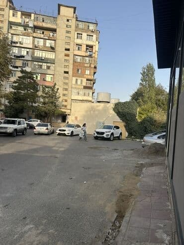 снять в аренду помещение под кафе: Kommersiya obyektı – vitrinli, geniş sahəli ticarət/ 117 kv.m 2 faza — 4