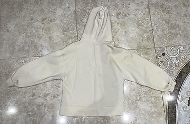 coban geyimi: Uşaq üçün kapüşonlu sweatshirt. - Rəng: krem/ivori. - Ön hissədə — 2