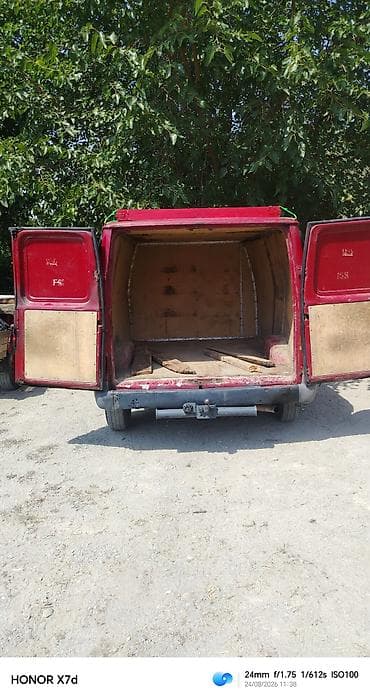 фургоны категории б: Ford Transit yük mikroavtobusu - Kuzov: qapalı furqon, 2 yan sürgülü — 8