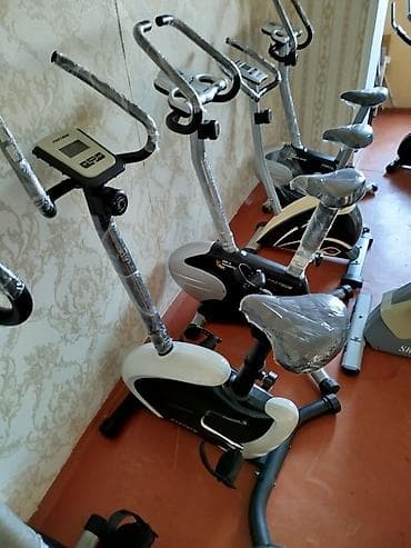 velsiped: Hərəkətlərinizi izləmək üçün ekranı olan stasionar velosiped. Bu — 1