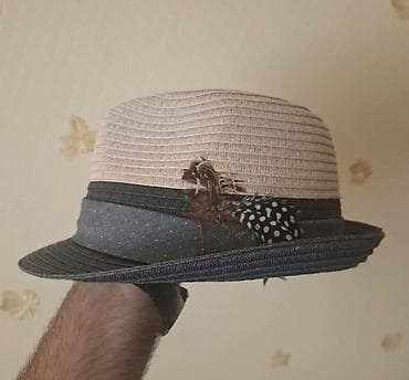 Şapka – klassik fedora üslubu - Material: yüngül hörmə (üst hissə bej